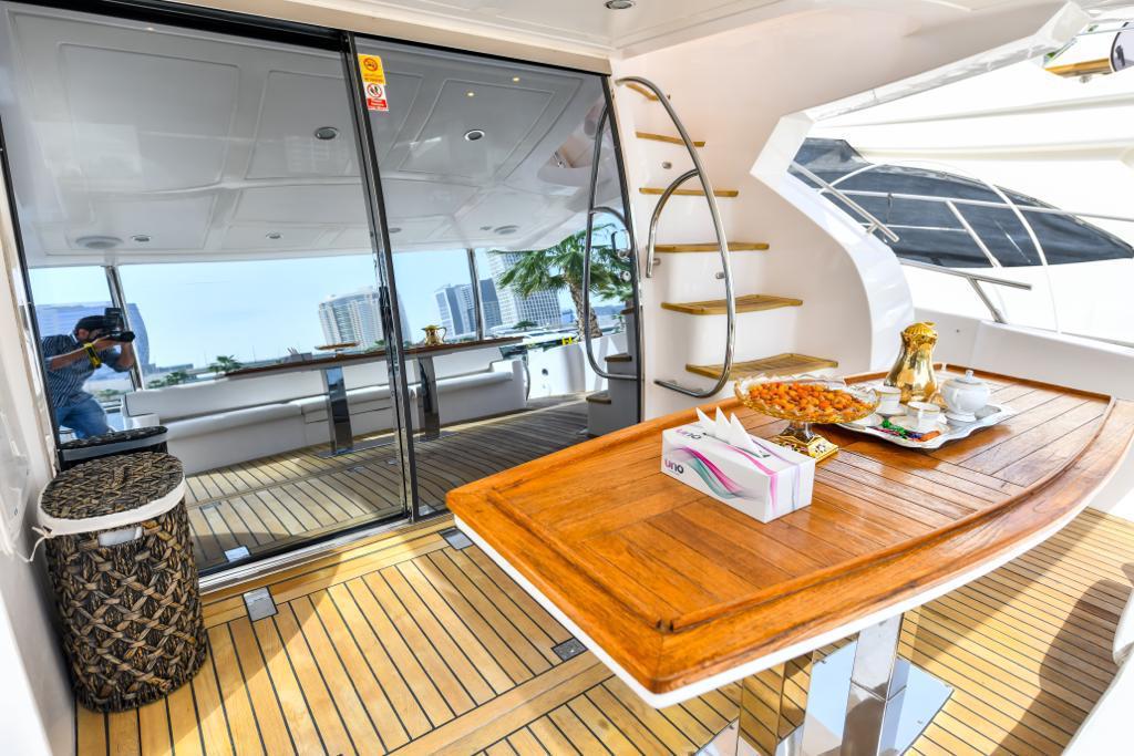 Dubai: privé majesteit 66FT verhuur