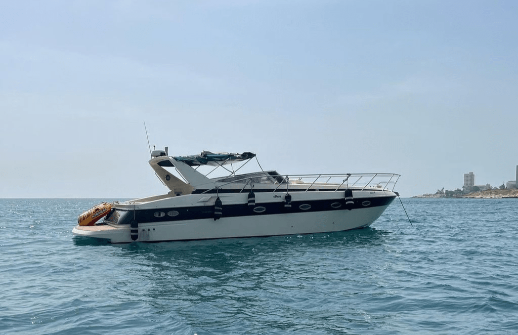 Beirut: Private Yachtvermietung 41 Fuß von La Marina Dbayeh