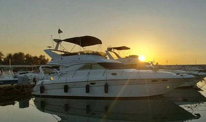 Beyrouth : location de yacht Cohiba de Holiday Beach à la baie de Jounieh