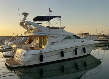 Beyrouth : location de yacht Cohiba de Holiday Beach à la baie de Jounieh