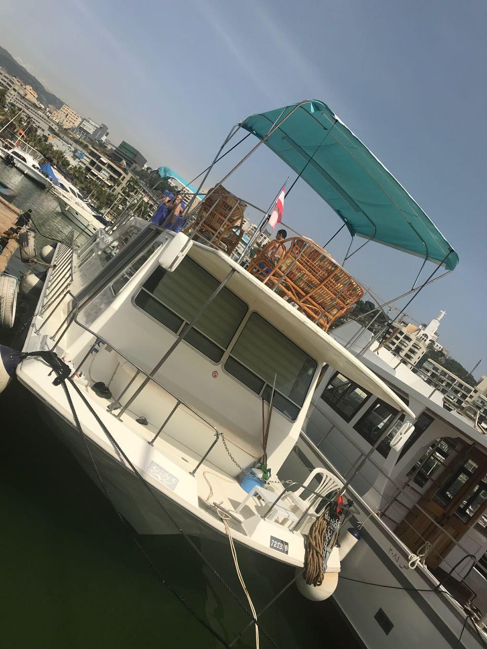 Beirut: Închiriere de iahturi SALIBA de la Holiday Beach la Jounieh Bay
