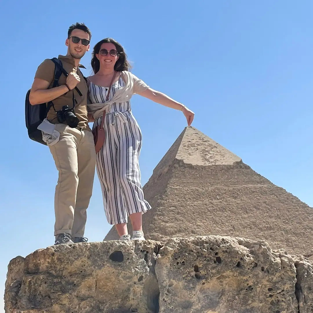 Il Cairo: Tour Guidato Privato di un Giorno delle Piramidi di Giza, Piramide a Gradoni di Saqqara e Menfi