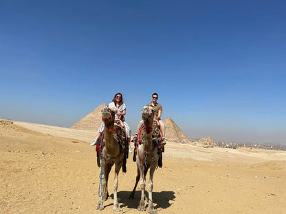 Il Cairo: Tour Guidato Privato di un Giorno delle Piramidi di Giza, Piramide a Gradoni di Saqqara e Menfi