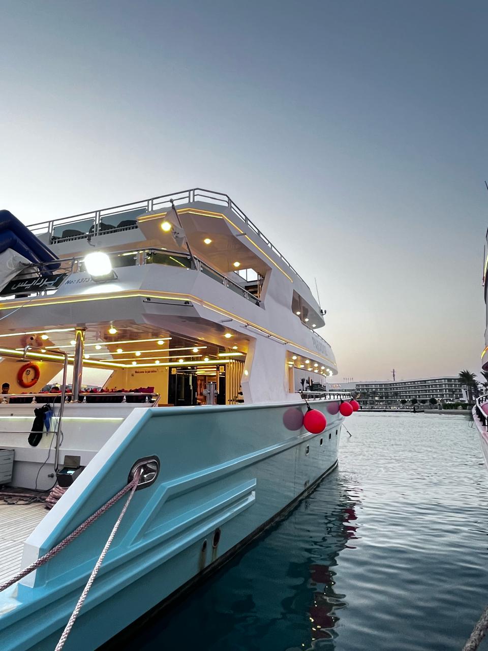 Marassi: Privater Yachtausflug mit Schwimmen und optionalem Mittagessen an der Nordküste
