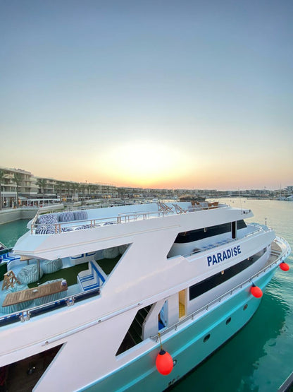 Marassi: Privater Yachtausflug mit Schwimmen und optionalem Mittagessen an der Nordküste