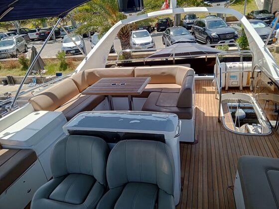 Beirut: Princess Yacht-Verleih von La Marina Dbayeh