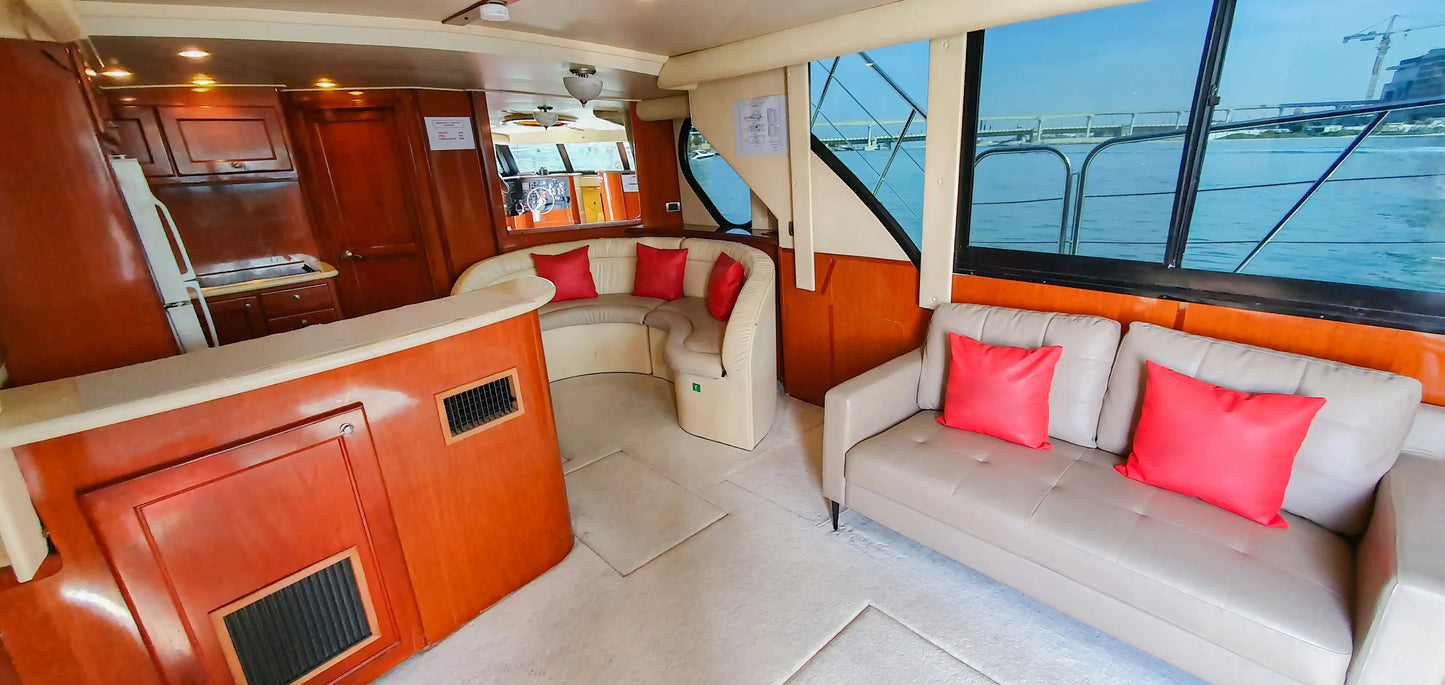 Dubái: paseo en barco privado de 60 pies en Blue Water Boat