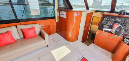 Dubái: paseo en barco privado de 60 pies en Blue Water Boat