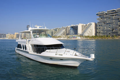 Dubai: excursie privată cu barca cu apă albastră de 62 de metri