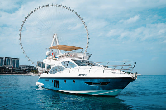 Dubai: Azimut Boat 50 ft Private Boat Trip