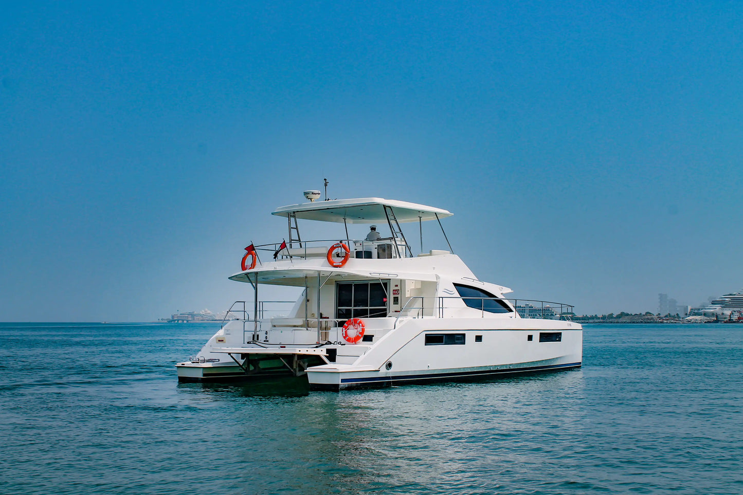 Dubái: paseo en barco privado por la laguna de 65 pies