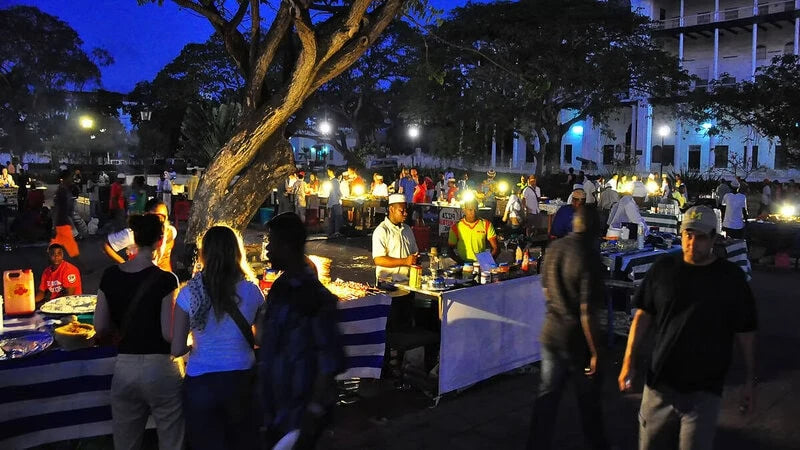 Zanzíbar: tour a pie guiado por el mercado de comida callejera de Stone Town