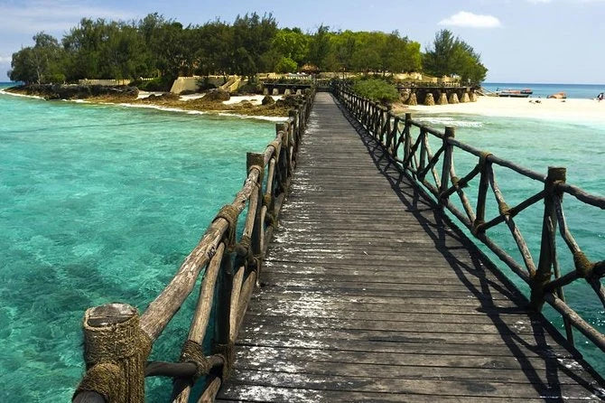 Zanzibar: Tur Privat ke Prison Island, Perkebunan Rempah, dan Berenang di Gua Kuza