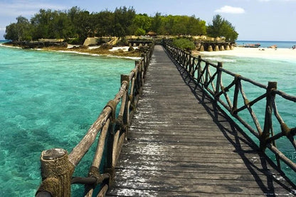 Zanzibar: Tur Privat ke Prison Island, Perkebunan Rempah, dan Berenang di Gua Kuza