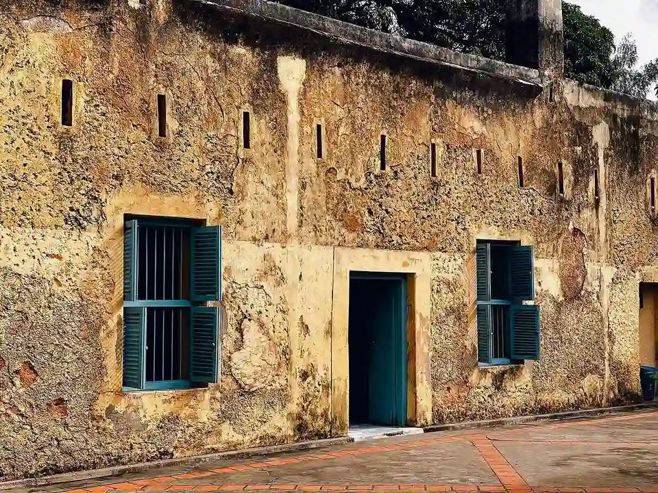 Zanzibar: Tur Privat ke Prison Island, Perkebunan Rempah, dan Berenang di Gua Kuza