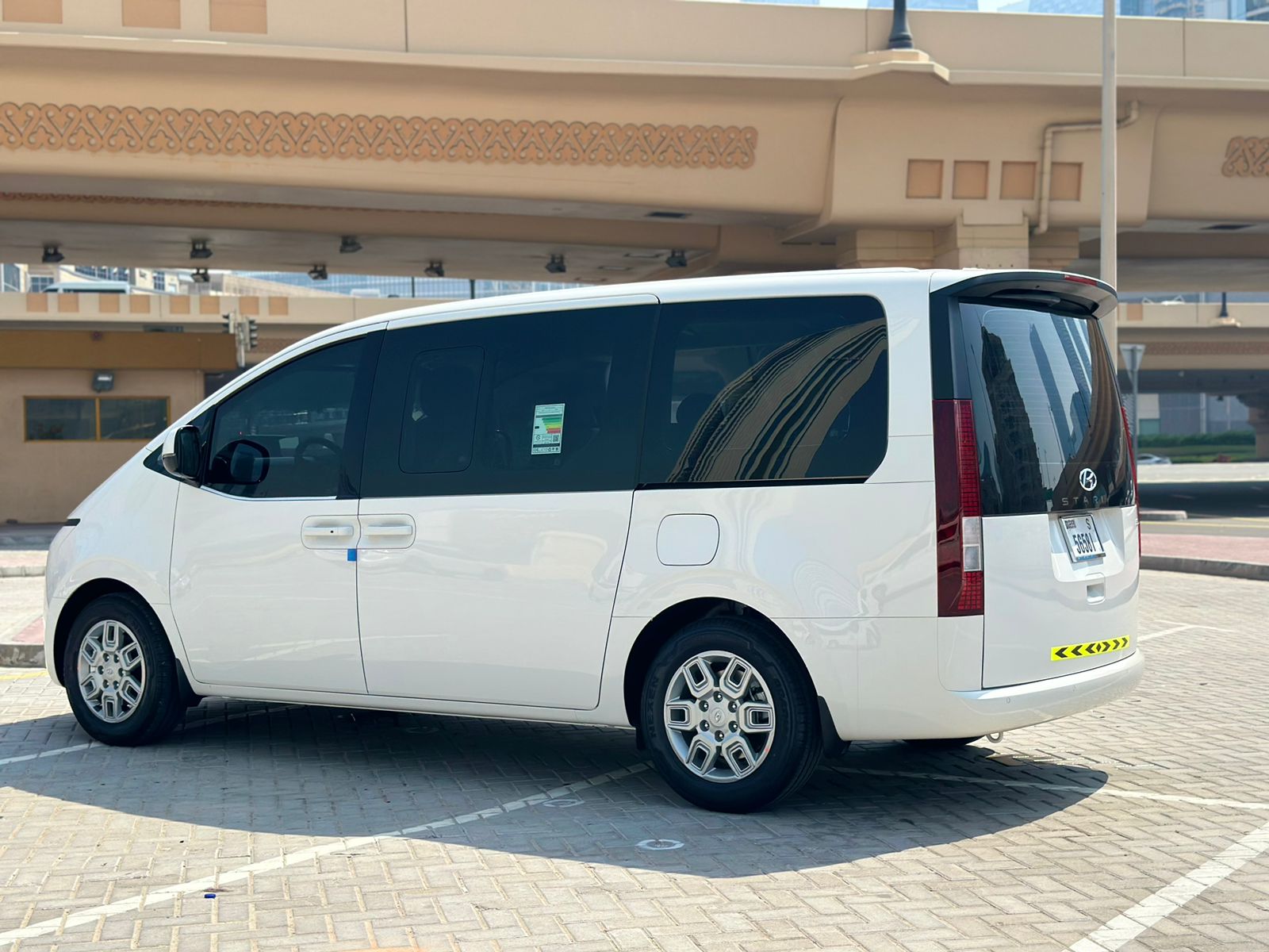 Abu Dhabi: Full Day Private Car or Van Rental with Driver