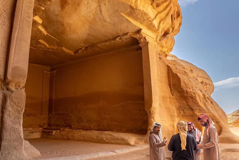 AlUla: Hegra, Elephant Rock, Dadan, and Old Town Day Tour