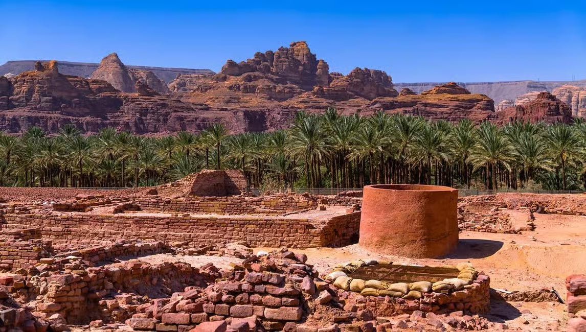 AlUla: Hegra, Elephant Rock, Dadan, and Old Town Day Tour