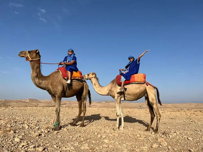 Dari Marrakech: Naik Unta di Gurun Agafay dengan Pertunjukan Makan Malam