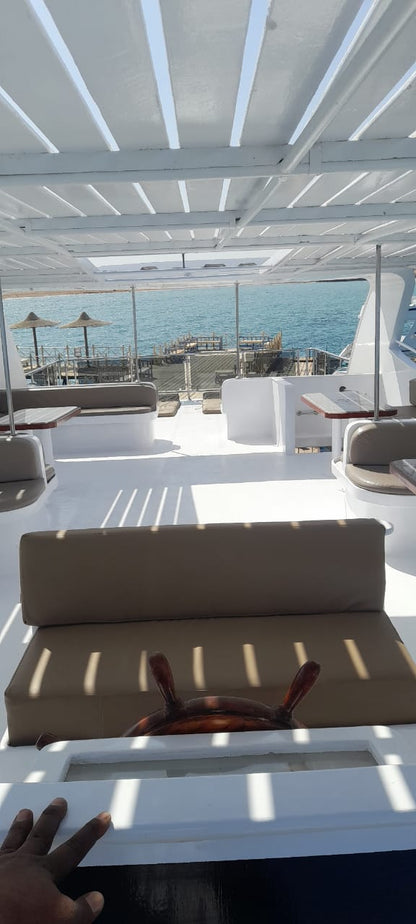 El Gouna: Private Boat Day Trip to Bayoud