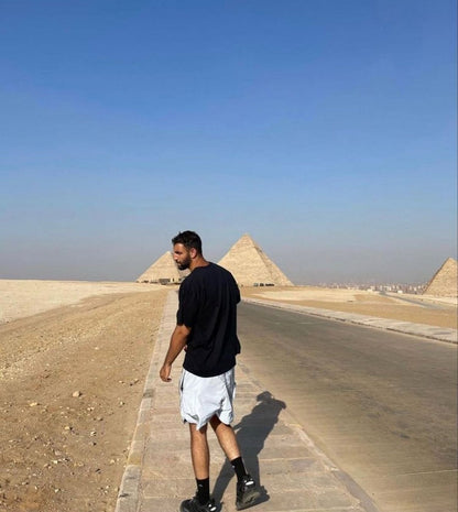 Cairo: Guided Tour of the Pyramids of Giza, Sphinx, Saqqara with Photographer