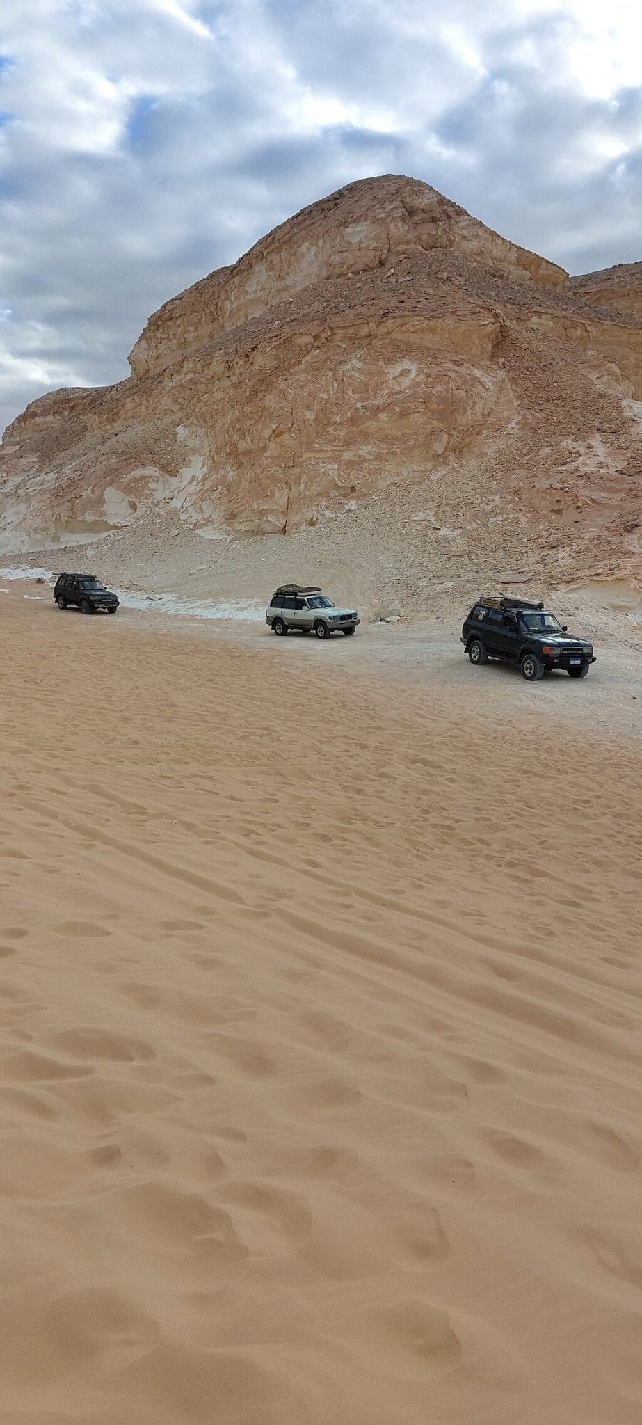 Cairo: Private 2 - Day Tour to Bahariya Oasis with Black and White Desert Tour