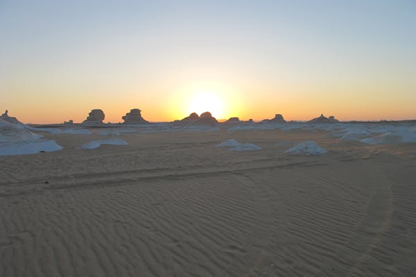 Cairo: Private 2 - Day Tour to Bahariya Oasis with Black and White Desert Tour