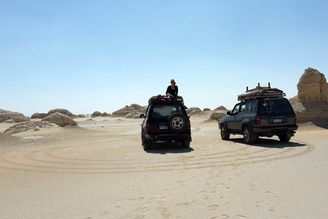 Cairo: Private 2 - Day Tour to Bahariya Oasis with Black and White Desert Tour