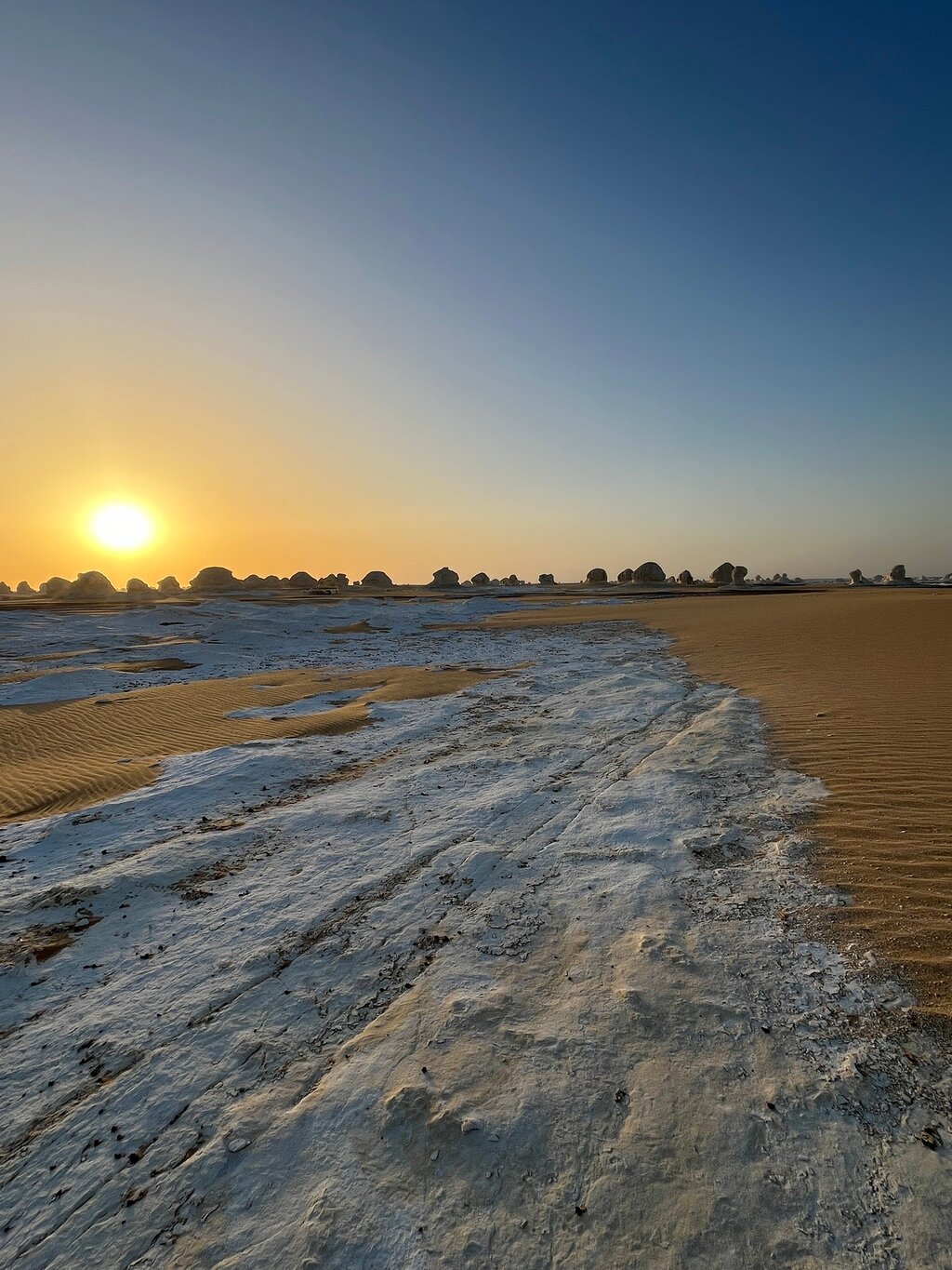 Cairo: Private 2 - Day Tour to Bahariya Oasis with Black and White Desert Tour