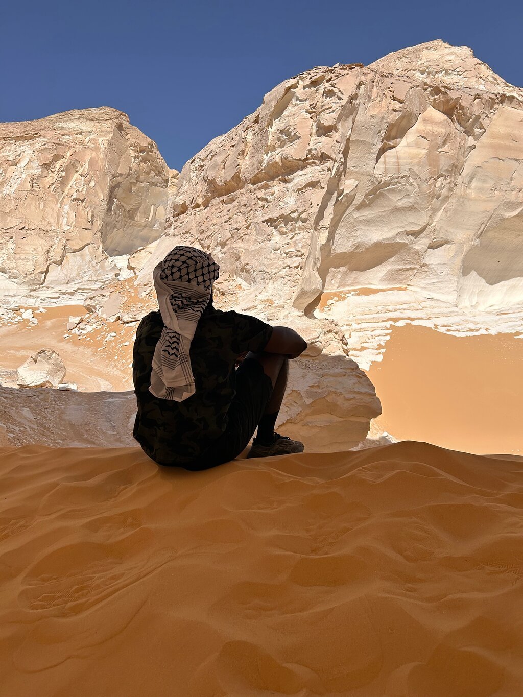 Cairo: Private 2 - Day Tour to Bahariya Oasis with Black and White Desert Tour