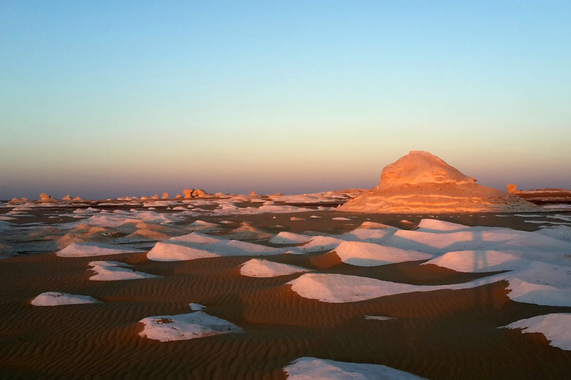 Cairo: Private 2 - Day Tour to Bahariya Oasis with Black and White Desert Tour