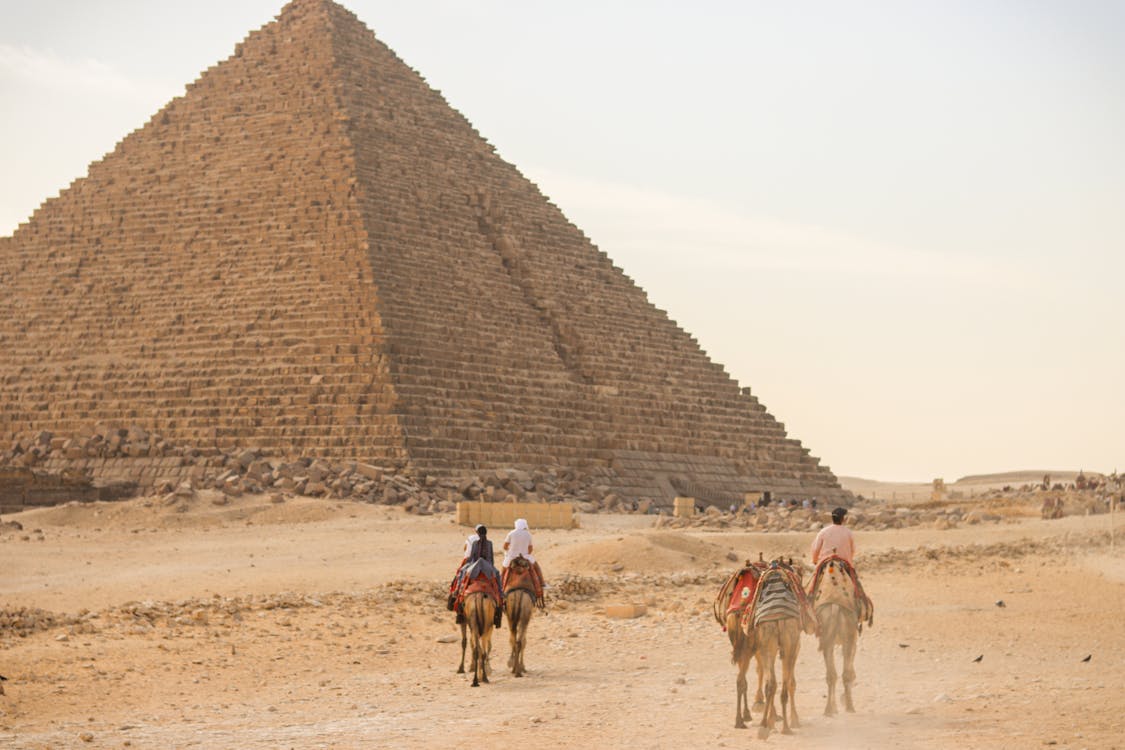 Cairo: Private Giza Pyramids, Egyptian Museum and Khan El - Khalili Tour