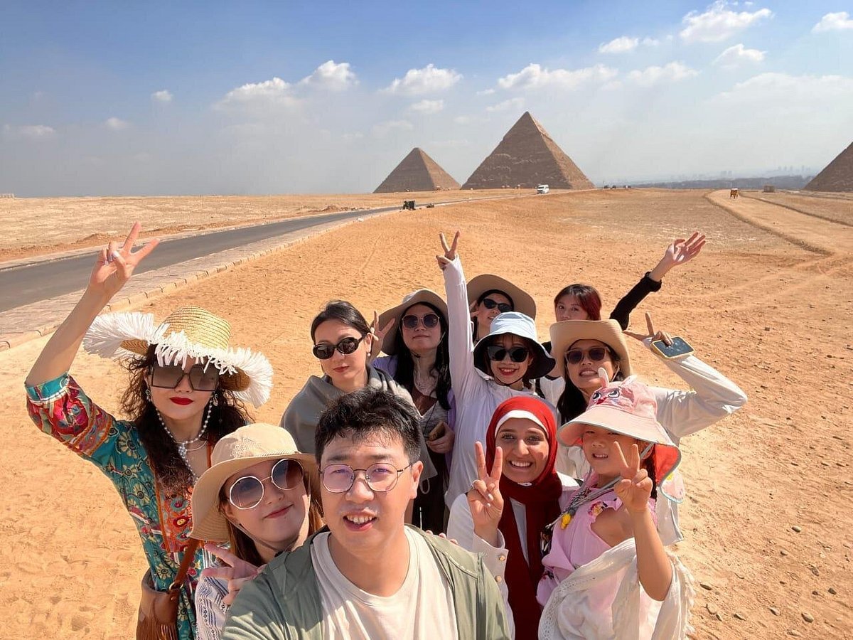 Cairo: Private Guided Trip to the Giza Pyramids and Sphinx