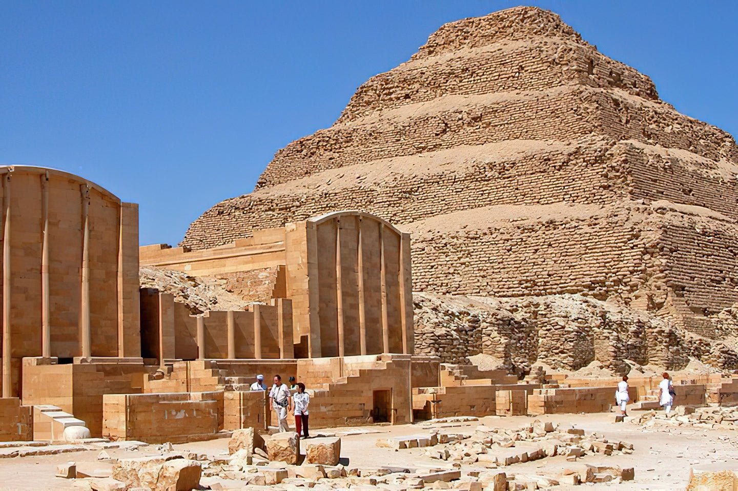 Cairo: Pyramids of Giza, Memphis, Saqqara Private Guided Tour with Lunch