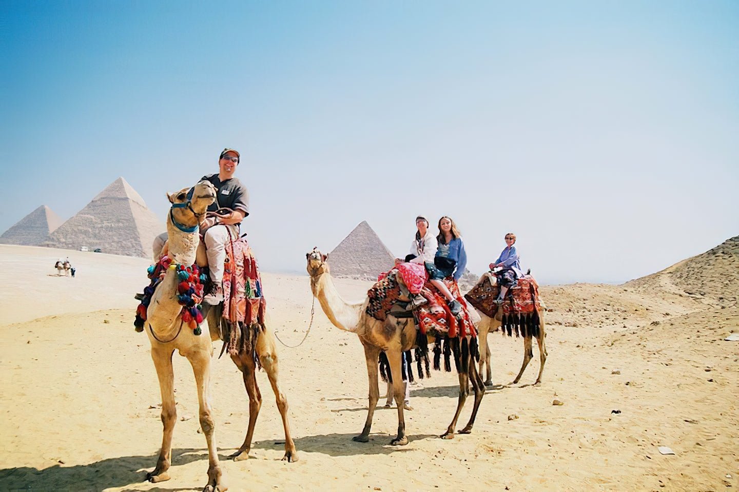 Cairo: Pyramids of Giza, Memphis, Saqqara Private Guided Tour with Lunch