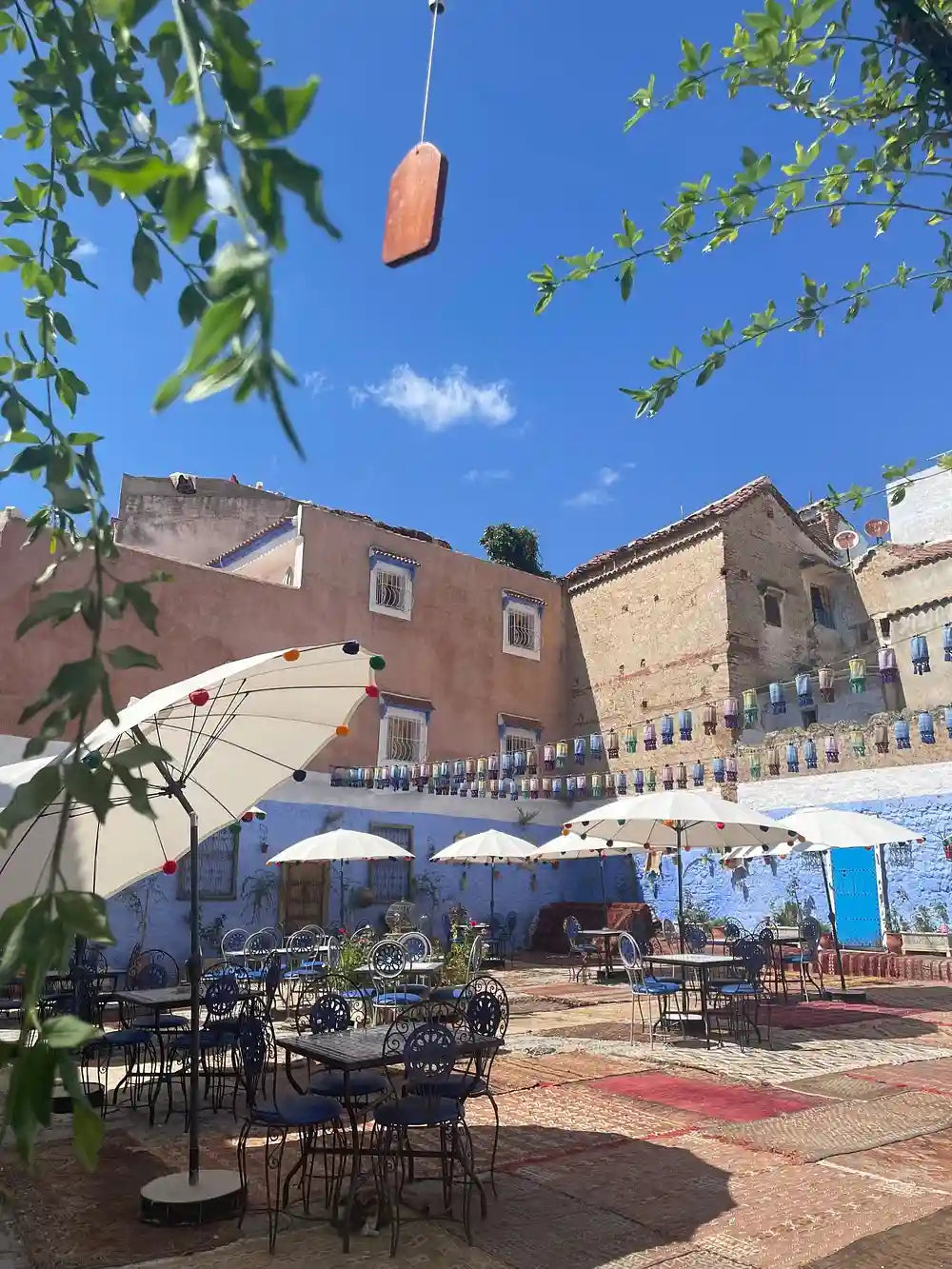 From Fès: Transfer nach Tanger mit Besuch in Chefchaouen