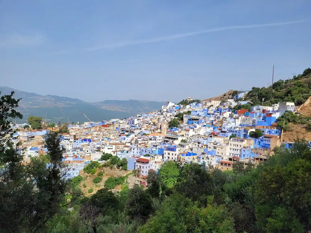 From Fès: Transfer nach Tanger mit Besuch in Chefchaouen