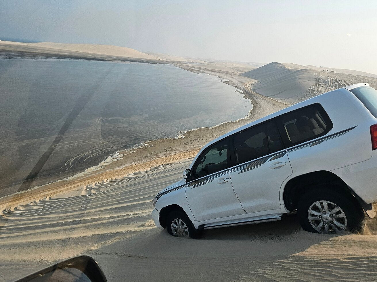 Doha : safari d'une journée dans le désert, exploration des dunes, excursion en mer intérieure et dîner barbecue