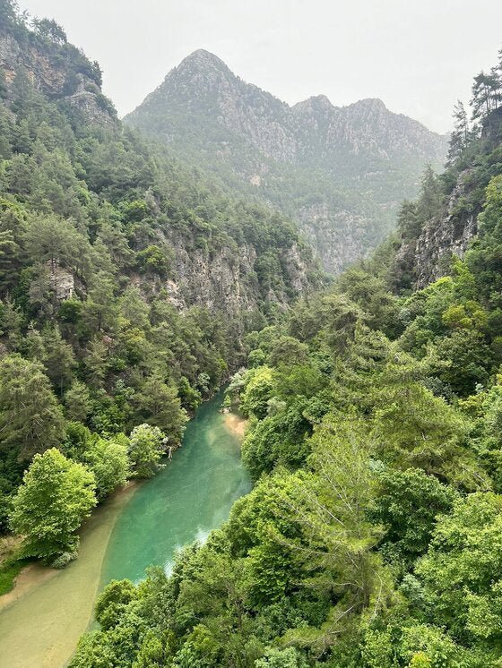 从贝鲁特出发：Chouwen 湖徒步和游泳体验