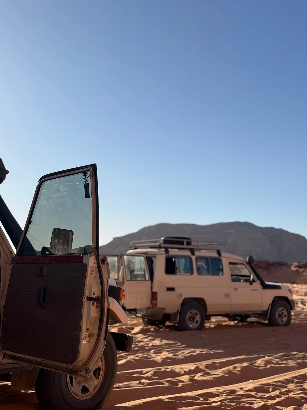 Шарм-эль-Шейх: сафари на джипе 4x4 в Цветной каньон, Голубую дыру и Дахаб с обедом