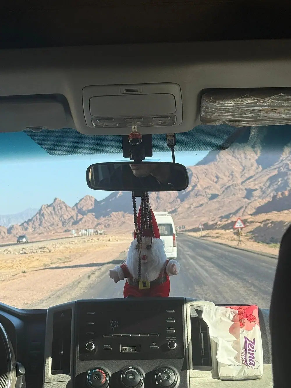 Шарм-эль-Шейх: сафари на джипе 4x4 в Цветной каньон, Голубую дыру и Дахаб с обедом