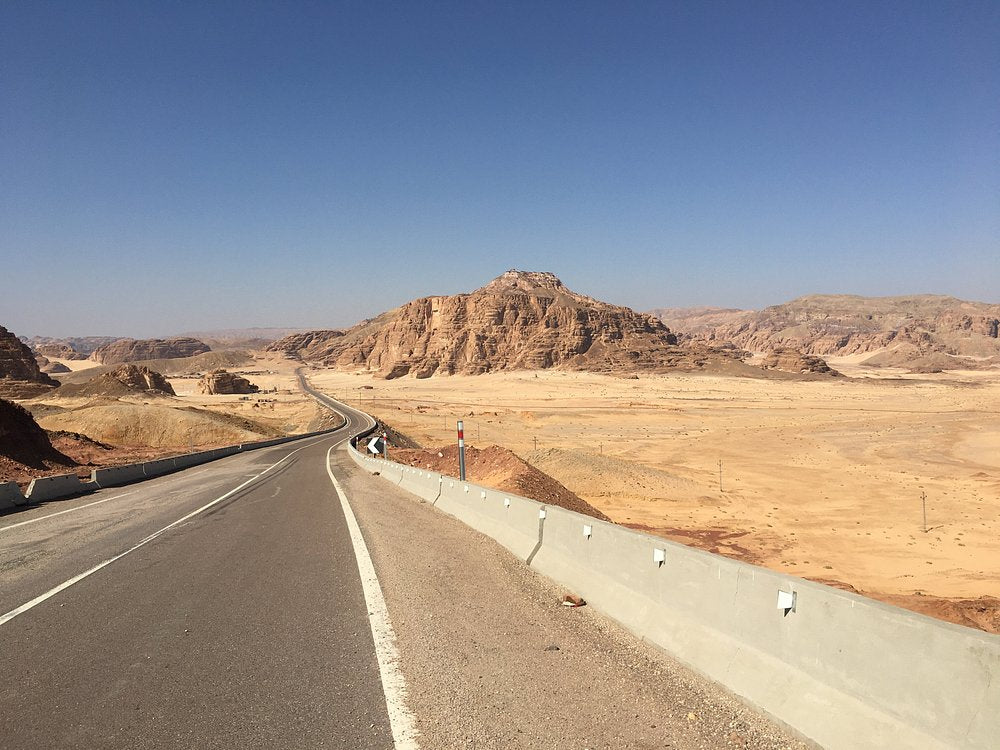 シャルム・エル・シェイク発: サラマ・カラード・キャニオン、スリープールズとダハブ・ジープサファリ・アドベンチャー