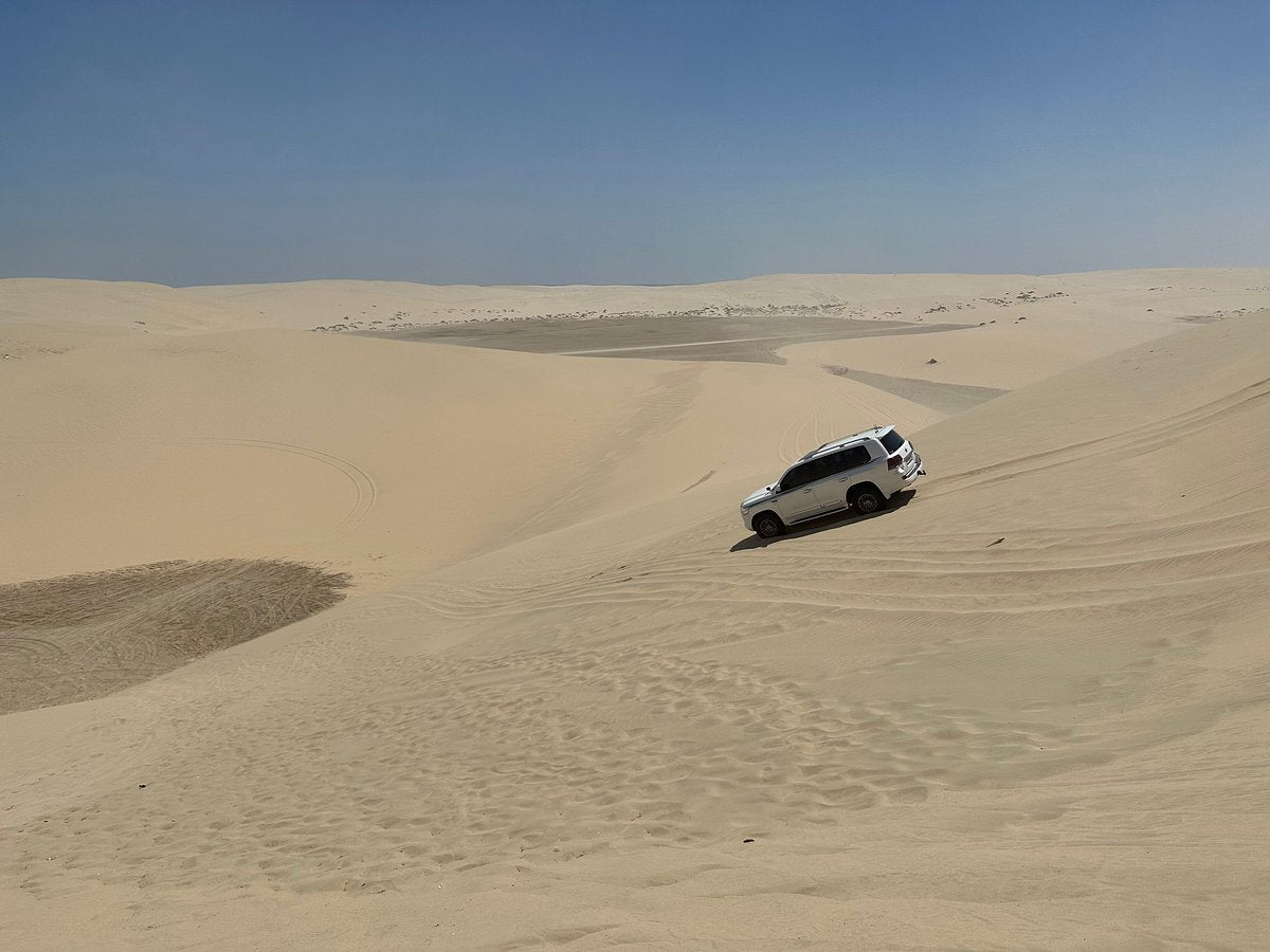 Doha : safari d'une journée dans le désert, exploration des dunes, excursion en mer intérieure et dîner barbecue