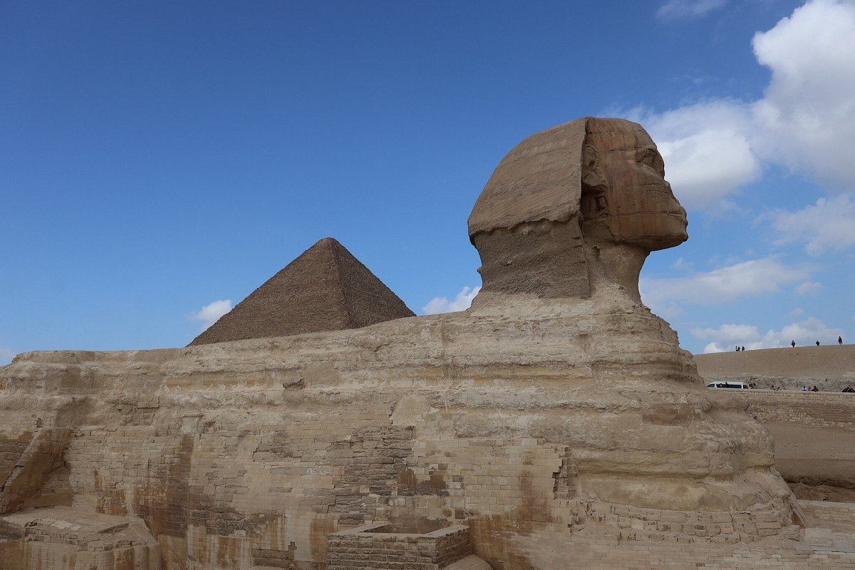 القاهرة: المتحف الوطني للحضارة المصرية، وأهرامات الجيزة وأبو الهول، وجولة خاصة لكبار الشخصيات