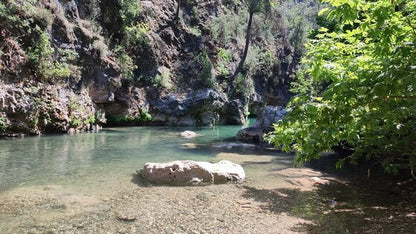从贝鲁特出发：Chouwen 湖徒步和游泳体验