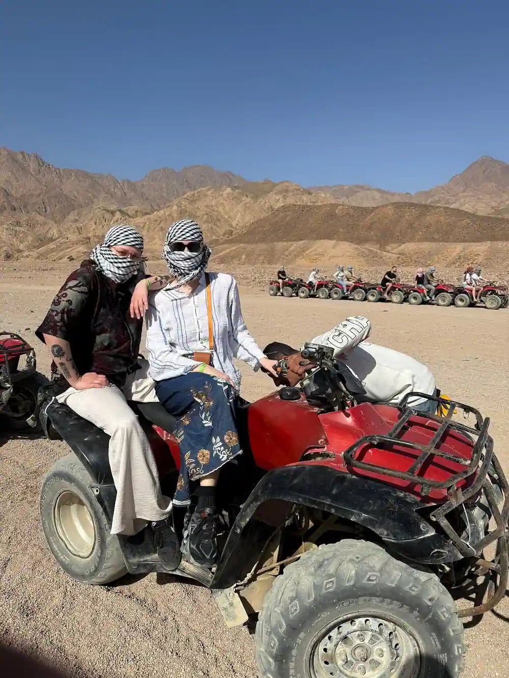 Шарм-эль-Шейх: сафари на джипе 4x4 в Цветной каньон, Голубую дыру и Дахаб с обедом