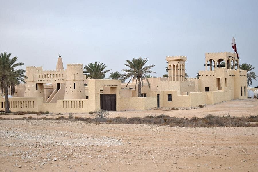 الدوحة: جولة بصحبة مرشد إلى الساحل الغربي، حصن زكريت، منحوتة ريتشارد سيرا وتلال الفطر