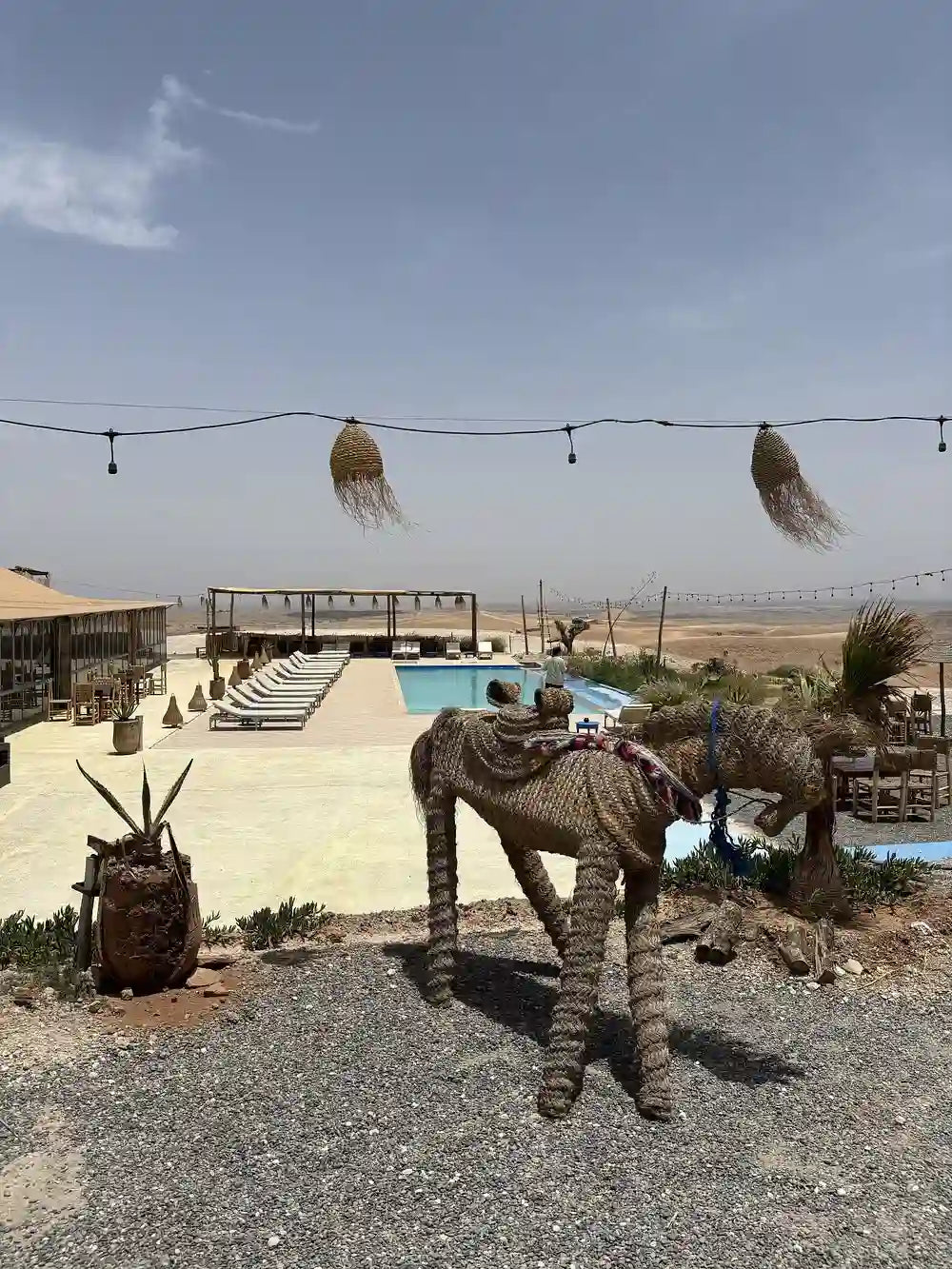 Dari Marrakech: Naik Unta di Gurun Agafay dengan Pertunjukan Makan Malam