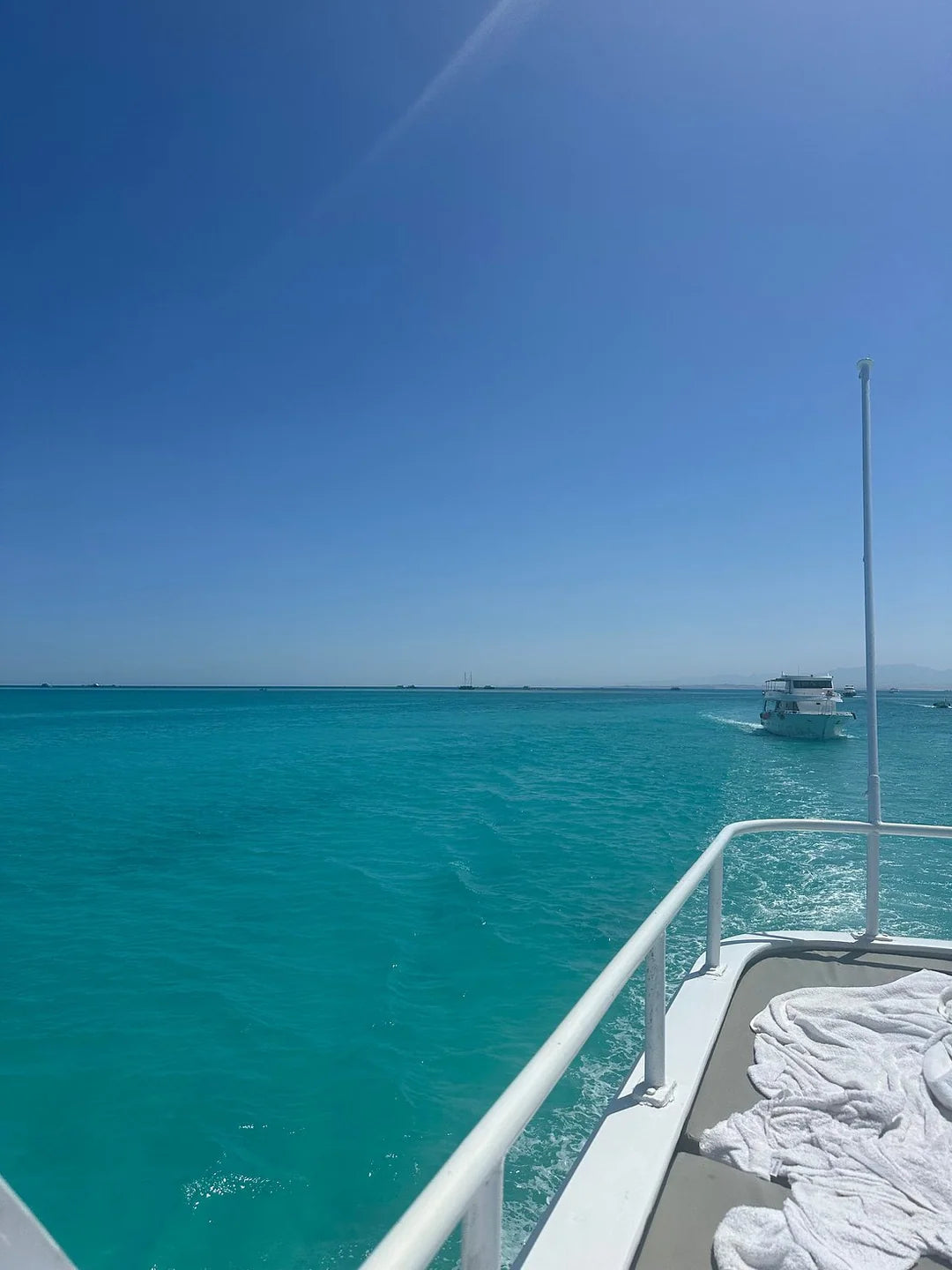 Hurghada: Passeio de iate à Ilha Orange com almoço, esportes aquáticos e transfer
