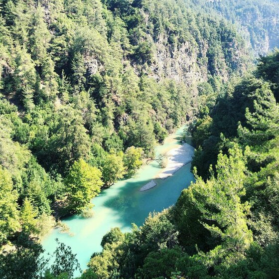从贝鲁特出发：Chouwen 湖徒步和游泳体验